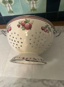 Vintage Shabby Enamel Off White And Pink Colander￼ - Picture 1 of 12