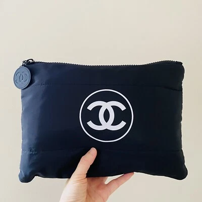 Nuevo Chanel Negro Hinchado Acolchado Bolsa de Maquillaje/Bolso de Mano/Funda iPAD (tamaño grande) Foto 1 de 4