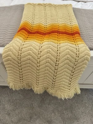 复古阿富汗雪佛龙钩针编织 Zig Zag Throw 黄色橙色奶奶核心 Vibes 58 英寸 x 86 英寸 — 第 1/4 张图片