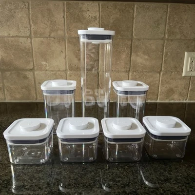 Juego de 9 contenedores pop top de plástico blanco OXO Foto 1 de 4