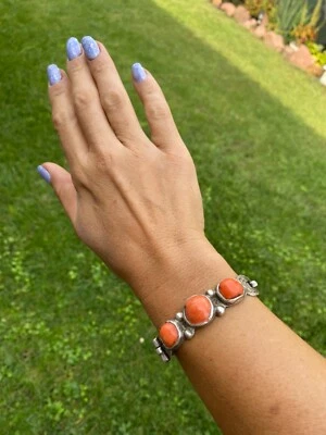 ANTIGUA PULSERA ORIGINAL SIGLO XIX Piedra Salmón Natural Coral Plata Tibetana Foto 1 de 4