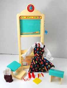 De colección Años 90 Maestra Escolar Barbie Vestir Escritorios Pizarra No Funciona Accesorios - Imagen 1 de 18