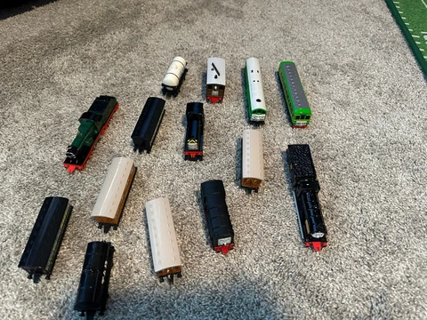 Thomas the Tank Engine Train Set Ertl  #1 Vintage 1993 with various train cars Cover
