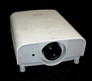 Sanyo PLC-XT20 Pro Xtrax 3LCD Projector 3800 Lumen 1000:1 Contrast 4:3 Aspect #3 - Picture 1 of 8