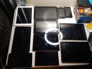 Lot of 32 Vintage Phones Smartphones Iphones Ipad table Various Models for Parts - Picture 1 of 24
