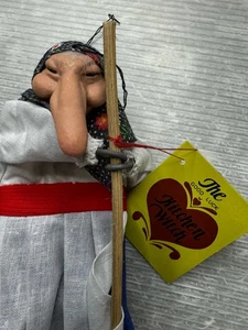 "Muñeca colgante noruega de 9"" con etiqueta The GOOD LUCK KITCHEN WITCH" - Imagen 1 de 14
