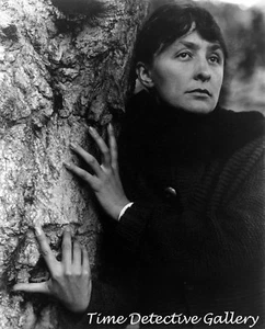 Georgia O'Keefe (3) by Alfred Stieglitz - 1922 - Historic Photo Print - Picture 1 of 1