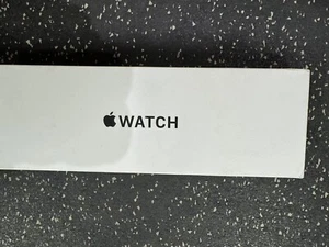Apple Watch SE 2 44mm Starlight Aluminum - Starlight Sport Band - Photo 1 sur 3