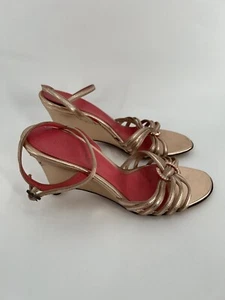 Judith Leiber Leather Gold Pink Wedge Sandals Womens 7 Metallic Strappy Open Toe - Picture 1 of 11