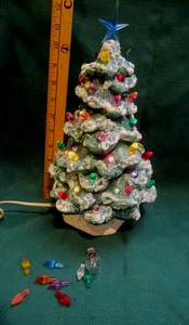 Vintage 12" Keramik Weihnachtsbaum beleuchtet mit Schnee 2 Stück Holland Form Lichter & Schmuck - Bild 1 von 21