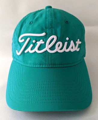 Sombrero de golf Titleist verde/blanco con logotipo cinturón ajustable 97 % poliéster/3 % spandex Foto 1 de 4