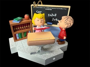Hallmark Keepsake "Giorni di scuola" The PEANUTS® Gang - 2008 - Suono e movimento - Foto 1 di 8