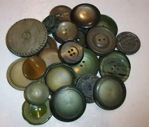 Lotto di 24 BOTTONI DA CUCIRE vintage assortiti gambo + piatto 1 pollice ~ 1 + 5 / 8 pollici. VERDE-MARRONE - Foto 1 di 6