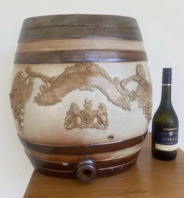 Barril Spirit vintage de artículos de piedra Foto 1 de 4