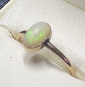 Schöner Ring 9 kt Gelbgold grün & weiß Opal besetzt Größe M1/2. Opal 8mm x 5mm - Bild 1 von 9