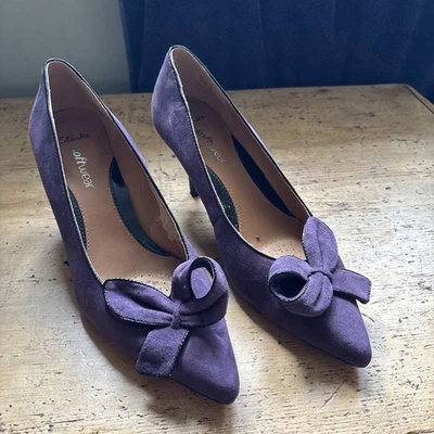 Clarks ladies, Women's Suede Court Shoes. size 7.5d - Image 1 of 4