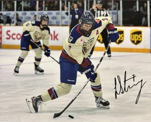 Laura STACEY Signed 8x10 Photo! TEAM CANADA WOMENS! Montreal VICTOIRE! W/COA - Picture 1 of 2