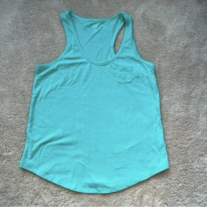 Camiseta sin mangas Gap verde cuello redondo para mujer - talla M - usada en excelente estado - 100 % algodón - Imagen 1 de 6