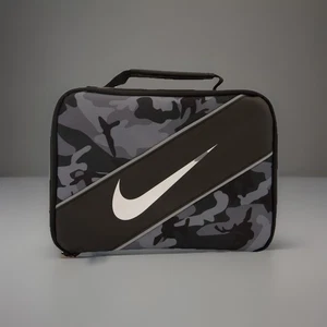 NIKE INSULATED LUNCH BAG 6L GREY CAMO BLACK 9A2663-G33 *BNWT* YOUTH! BPA FREE! - Picture 1 of 3