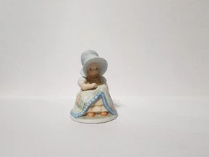 Homco Circle of Friends Figurine Girl Quilting - Picture 1 of 5