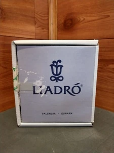 VINTAGE 1992 LLADRO BARCELLONA SPAGNA BALL FERMACARTE CON LA SCATOLA ORIGINALE - Foto 1 di 12