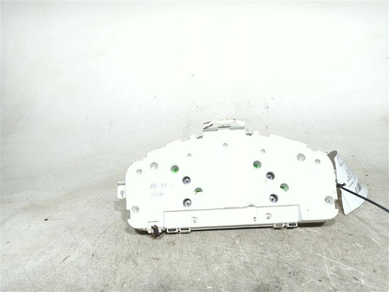 2010 Volvo 50 Series medidor de velocidade cluster preto fabricante de equipamento original 188K milhas NJ25-K06332 - Imagem 1 de 3