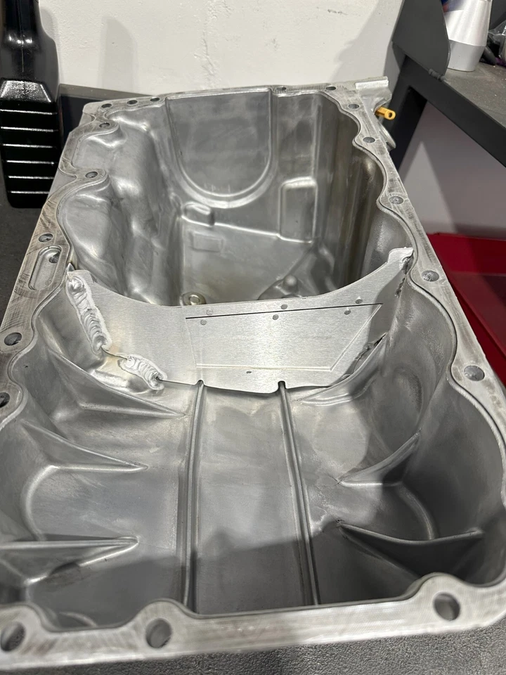 Deflector del cárter de aceite de carreras BMW B48D y Toyota Supra 2.0 para cárter de aceite 11138580122 Foto 1 de 4