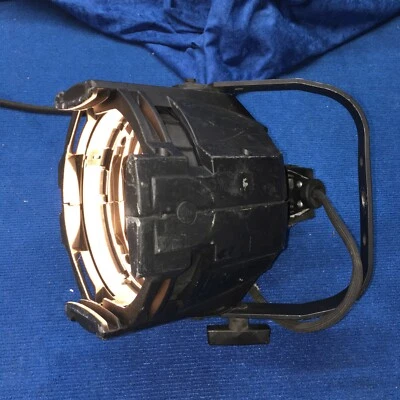 ETC Source 4 Par, W/ 575 Watt lamp - Image 1 of 4