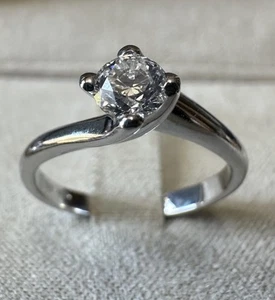 ANELLO VALENTINO IN ORO BIANCO 18kt. SOLITARIO CON DIAMANTE NATURALE ct. 0,40 - Foto 1 di 4