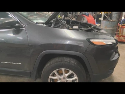 Used Front Right Fender fits: 2015 Jeep Cherokee Front narrow fender flare Front — 第 1/4 张图片