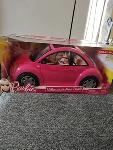 2010 Barbie PINK VOLKSWAGEN BEETLE & DOLL SET - Doors Open - New in Box - RARE - Picture 1 of 13