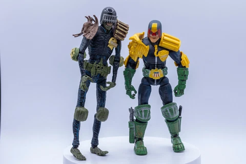 Legendary Comic Book Heroes Loose Judge Dredd & Death Action Figure Figures Cover
