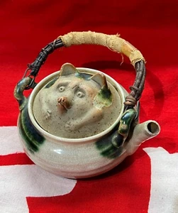 Japanese old pottery teapot kyuusu Oribe ware raccoon dog cute rare animal lid - Picture 1 of 9