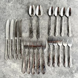SAKURA Debbie Mumm Stainless Flatware Magic Of Santa Christmas 20 Piece Set - Picture 1 of 14