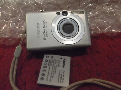 Cámara digital Canon PowerShot SD 600 ELPH 6,0 MP 3x - plateada Foto 1 de 4