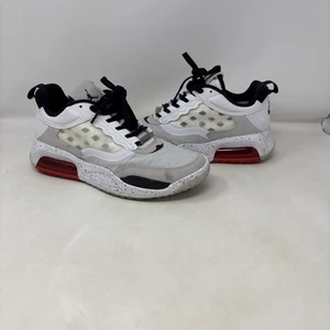 Zapatos de baloncesto Jordan Air Max 200 para niños talla 6,5 Y negros blancos rojos - Imagen 1 de 8