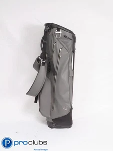 Nice TaylorMade Vessel Lux Lite Carry / Stand Golf Bag w/Rainhood - Grey 444288 - Picture 1 of 5
