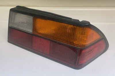 Conjunto de luces traseras Saab 900 1981-94 - lado derecho del pasajero convertible 900 turbo Foto 1 de 4