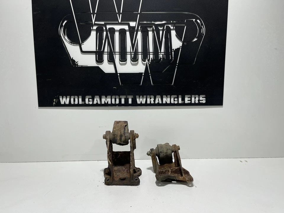 КРОНШТЕЙН КРЕПЛЕНИЯ двигателя 2,5 заводской от оригинального производителя 4 цилиндра 97-02 Jeep Wrangler TJ CC 3TT - Изображение 1 из 4