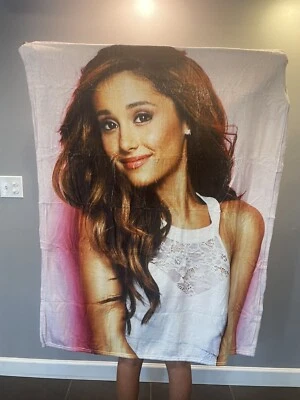 Manta polar Ariana Grande Foto 1 de 3