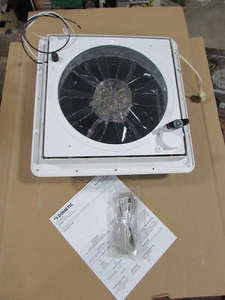 Dometic 4200 White Roof Vent RV Trailer Camper Power Lift Translucent Smoke Lid - Foto 1 di 8