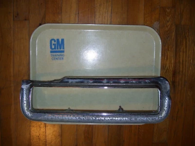 Pontiac LeMans Tempest 1969 luz trasera bisel OEM GM lado izquierdo del conductor Foto 1 de 3