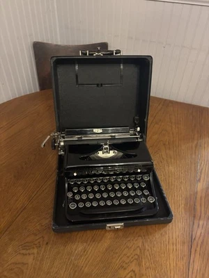 1935 Royal O 型号服务光泽黑色老式便携式工作打字机 — 第 1/4 张图片