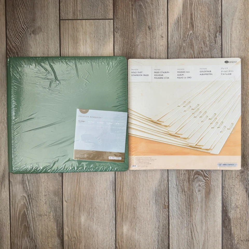 Álbum con bisagra flexible verde Creative Memories 12x12 y páginas de polvo dorado Foto 1 de 4