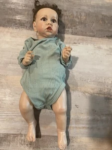 Realistische Babypuppe - Bild 1 von 14