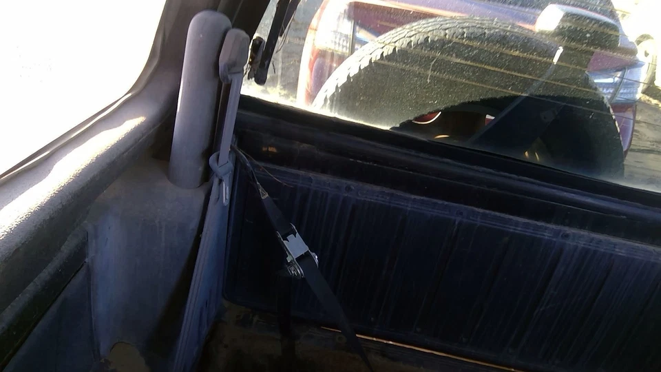 Cinturón de seguridad trasero derecho 96 Geo Tracker pasajero retractor hombro OEM negro Foto 1 de 4