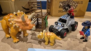 Playmobil 9434 Dino Hunter + vehículo con lanzador de red y Triceratops + bebé - Imagen 1 de 2