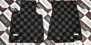 Alfombrillas de carrera a cuadros P2M para Nissan Z34 370Z 09-20 Fairlady gris oscuro 2 piezas - Imagen 1 de 4
