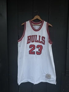 Michael Jordan 23 Mitchell & Ness Hardwood Classics 1984-1985 Rookie Jersey 50 - Picture 1 of 6