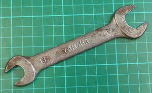 Kit attrezzi Yamaha vintage chiave metrica 13mm e 17mm doppia estremità aperta - Foto 1 di 6
